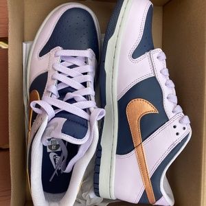 NEVER WORN Nike dunk low Se women’s 7.5/ boys 6y